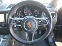 Begagnad Porsche Macan 252 HK (185 kW) 2017 Svart SUV
