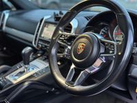 Usado Porsche Cayenne 385 HP (283 kW) 2015 Preto SUV