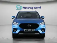 Käytetty MG ZS Exclusive 111 HP (81 kW) 2023 Sininen Katumaasturi