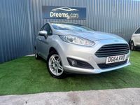 Usado Ford Fiesta Zetec 82 HP (60 kW) 2015 Prateado Citadino