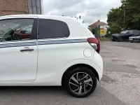 Used Peugeot 108 Collection 82 HP (60 kW) 2018 White Hatchback