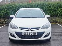 Used Vauxhall Astra SRi 2014 White Estate
