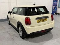 Used Mini ONE Classic 102 HP (75 kW) 2019 White Hatchback