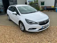 Used Vauxhall Astra Design Edition 110 HP (80 kW) 2018 White Estate