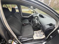 Używany Toyota Yaris 69 KM (50 kW) 2009 Szary Hatchback