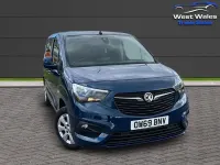 Second-hand Vauxhall Combo S 130 CP (95 kW) 2020 Albastru Monovolum