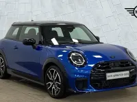 Usado Mini Cooper Hatch 113 kW (154 CV) 2025 Azul Utilitario