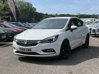 Used Vauxhall Astra SRi 150 HP (110 kW) 2016 White Hatchback