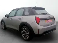 Usado Mini Cooper Classic 156 CV (114 kW) 2024 Plateado Utilitario