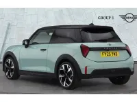 Usado Mini Cooper Exclusive 150 kW (204 HP) 2025 Verde Citadino