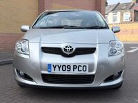 Used Toyota Auris 124 HP (91 kW) 2009 Silver Hatchback