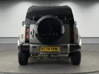 Gebraucht Land Rover Defender HSE Dynamic 350 PS (257 kW) 2024 Grün SUV