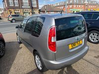 Usado Skoda Roomster SE 105 CV (77 kW) 2011 Beige Monovolumen