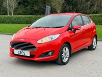 Usado Ford Fiesta Zetec 100 HP (73 kW) 2014 Vermelho Citadino