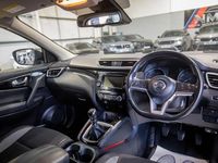 Used Nissan Qashqai Acenta Premium 115 HP (84 kW) 2018 Red SUV