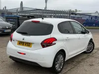 Gebraucht Peugeot 208 Signature Sky 2019 Weiß Kleinwagen