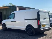 Used LEVC VN5 Business 150 HP (110 kW) 2022 White MPV