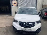 Begagnad Vauxhall Combo 100 HK (73 kW) 2021 Vit Minibuss