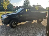 Used Toyota HiLux Active 144 HP (105 kW) 2014 Black Pickup