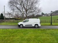 Usado Fiat Doblò 100 CV (73 kW) 2024 Blanco Monovolumen