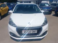 Used Peugeot 208 Signature Sky 82 HP (60 kW) 2018 White Hatchback