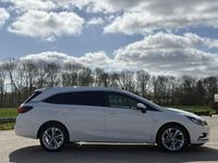 Used Vauxhall Astra SRi 150 HP (110 kW) 2017 White Estate