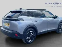 Begagnad Peugeot e-2008 Allure 98 kW (134 HK) 2024 Grå SUV