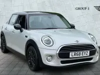 Używany Mini Cooper Hatch 134 KM (98 kW) 2018 Srebrny Hatchback