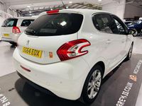 Used Peugeot 208 Roland Garros 92 HP (67 kW) 2014 White Hatchback