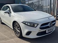 Begagnad Mercedes A180 2019 Vit Halvkombi