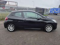 Gebraucht Peugeot 208 Active 68 PS (50 kW) 2015 Schwarz Kleinwagen
