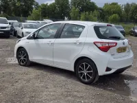 Used Toyota Yaris Hybrid 100 HP (73 kW) 2018 White Hatchback
