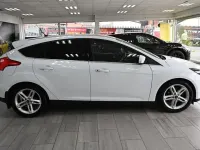 Usado Ford Focus Zetec 2016 Branco Citadino