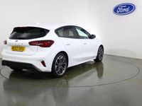 Used Ford Focus ST-Line 125 HP (91 kW) 2022 White Hatchback