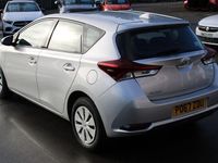 Used Toyota Auris Active 99 HP (72 kW) 2017 Silver Hatchback