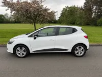 Used Renault Clio Expression+ 75 HP (55 kW) 2014 White Hatchback