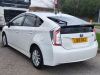 Used Toyota Prius 2015 White Hatchback