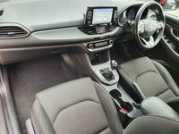 Used Hyundai i30 SE 118 HP (86 kW) 2018 Red Hatchback