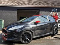 Usado Ford Fiesta Zetec 140 HP (102 kW) 2016 Preto Citadino