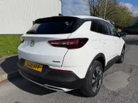 Used Vauxhall Grandland X S 130 HP (95 kW) 2018 White SUV