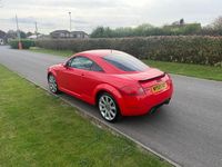 Begagnad Audi TT 225 HK (165 kW) 2003 Röd Sportkupé