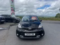 Gebraucht Toyota Aygo 68 PS (50 kW) 2013 Schwarz Kleinwagen