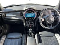 Usado Mini Cooper Exclusive 134 HP (98 kW) 2023 Preto Citadino