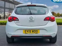 Used Vauxhall Astra SRi 101 HP (74 kW) 2015 White Hatchback