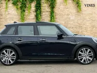 Używany Mini Cooper Exclusive 134 KM (98 kW) 2023 Czarny Hatchback