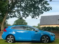 Used Volvo V40 R-Design 122 HP (89 kW) 2015 Blue Hatchback