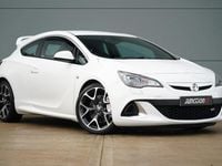 Used Vauxhall Astra GTC S 280 HP (205 kW) 2018 White Hatchback