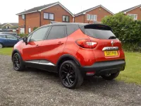 Used Renault Captur Dynamique 90 HP (66 kW) 2017 Red/black SUV