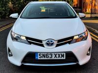 Used Toyota Auris Hybrid 136 HP (100 kW) 2013 White Hatchback