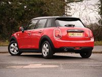 Begagnad Mini Cooper Classic 136 HK (100 kW) 2019 Röd Halvkombi